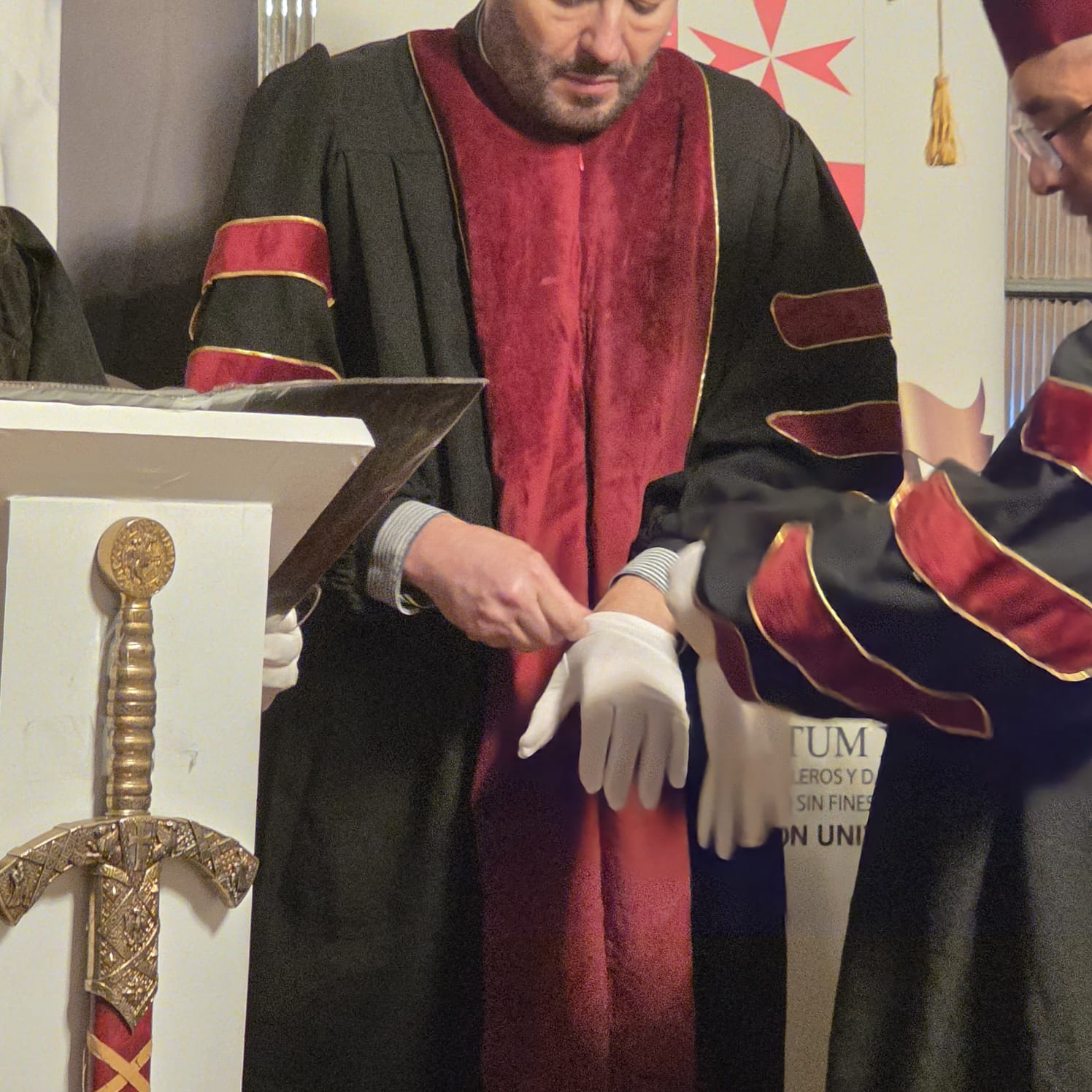 Ceremonia de guantes blancos
